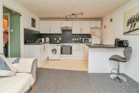 1 bedroom flat for sale, Tenterden Crescent, Kents Hill, Milton Keynes, Buckinghamshire, MK7