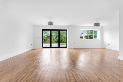4 bedroom detached house to rent, Westoning Road, Harlington