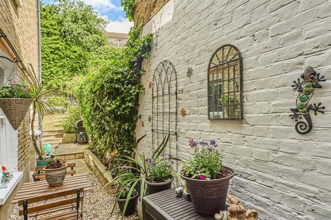 2 bedroom flat for sale, Wyndcliff Road, London SE7