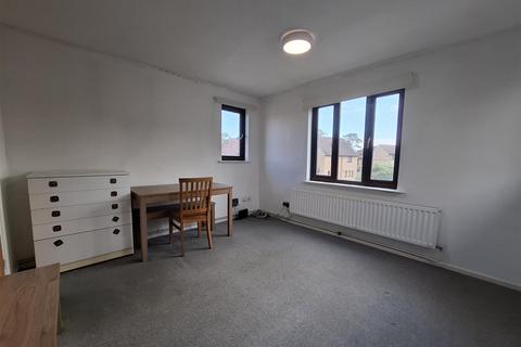 1 bedroom in a house share to rent, A Room in Robertson Close, Shenley Church End, Milton Keynes, MK5 6EB