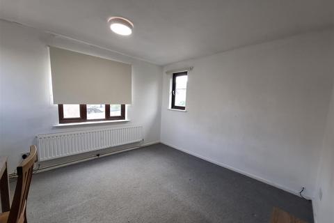 1 bedroom in a house share to rent, A Room in Robertson Close, Shenley Church End, Milton Keynes, MK5 6EB