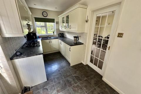 4 bedroom detached house for sale, Uplands Drive, Mirfield