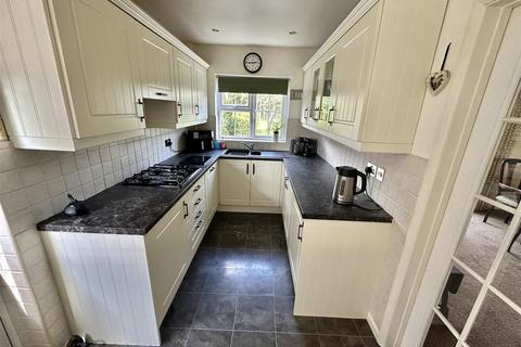 4 bedroom detached house for sale, Uplands Drive, Mirfield