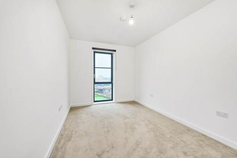 2 bedroom flat to rent, New Road, Dagenham, London, RM9