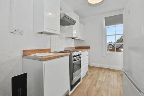 2 bedroom flat to rent, Milverton Crescent West, Leamington Spa