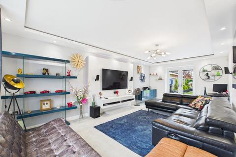4 bedroom detached house for sale, Willow Hey, Saughall, CH1