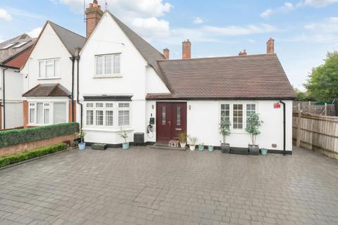 Lower Court Road, Epsom