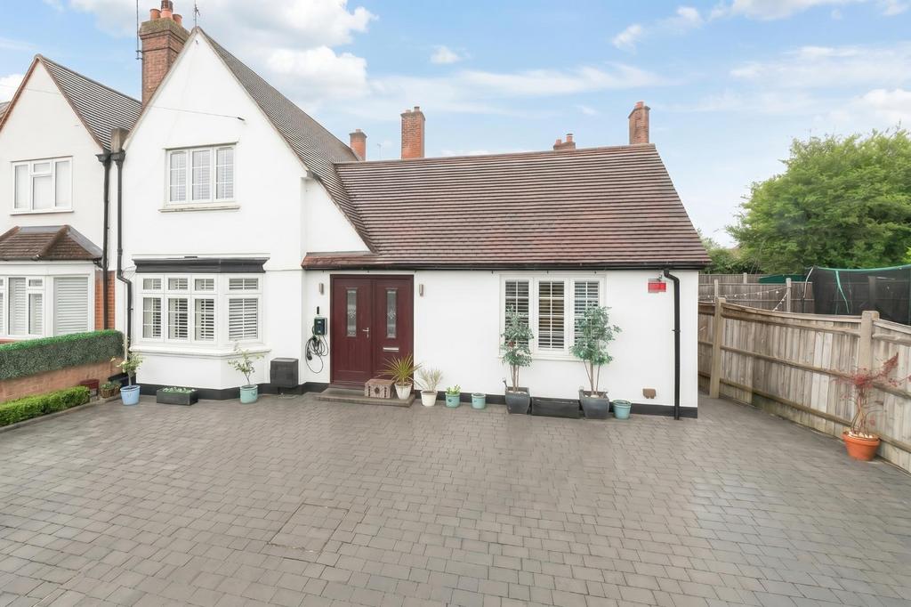 Detached house exterior, driveway