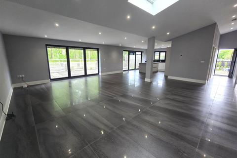 3 bedroom barn conversion for sale, Ivy House Lakes, Grittenham