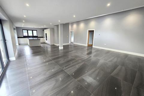 3 bedroom barn conversion for sale, Ivy House Lakes, Grittenham