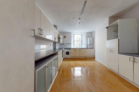 4 bedroom flat for sale, St. Marys Chare, Hexham, NE46 1NQ