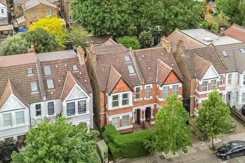 3 bedroom flat for sale, Melbourne Avenue, Ealing