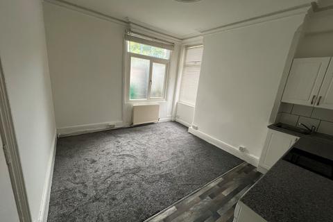 1 bedroom in a house share to rent, Woodborough Road, Nottingham, NG3