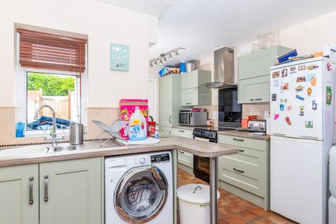 2 bedroom terraced house to rent, Clifton Street, Warrington, WA4