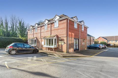2 bedroom flat for sale, Woodlands Way, Andover