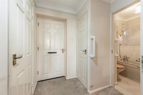 2 bedroom flat for sale, Woodlands Way, Andover