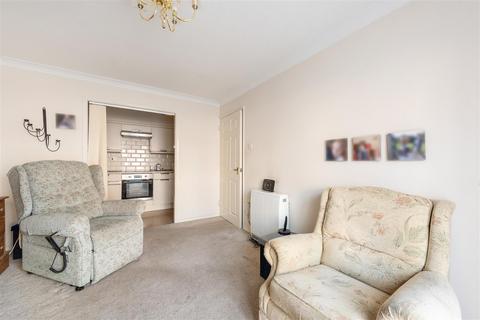 2 bedroom flat for sale, Woodlands Way, Andover