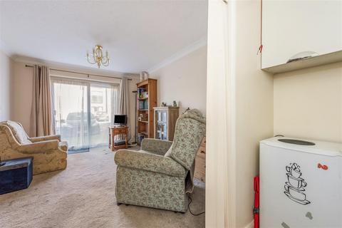 2 bedroom flat for sale, Woodlands Way, Andover