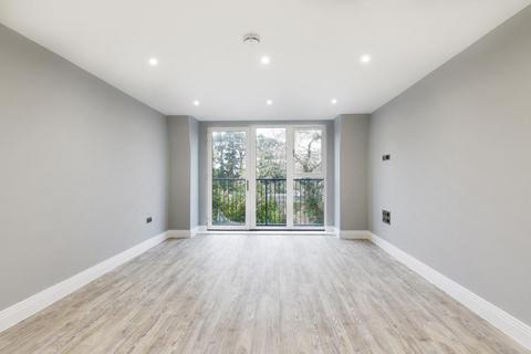 2 bedroom apartment to rent, Uxbridge Road