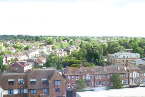 2 bedroom flat to rent, Clarendon Road, Wallington, SM6 8RW