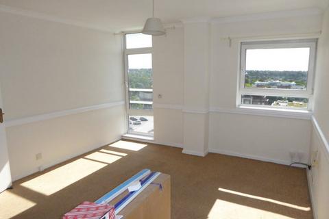 2 bedroom flat to rent, Clarendon Road, Wallington, SM6 8RW