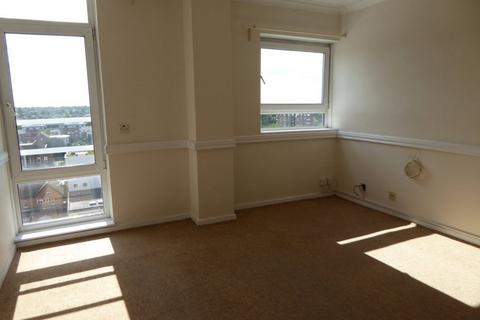 2 bedroom flat to rent, Clarendon Road, Wallington, SM6 8RW