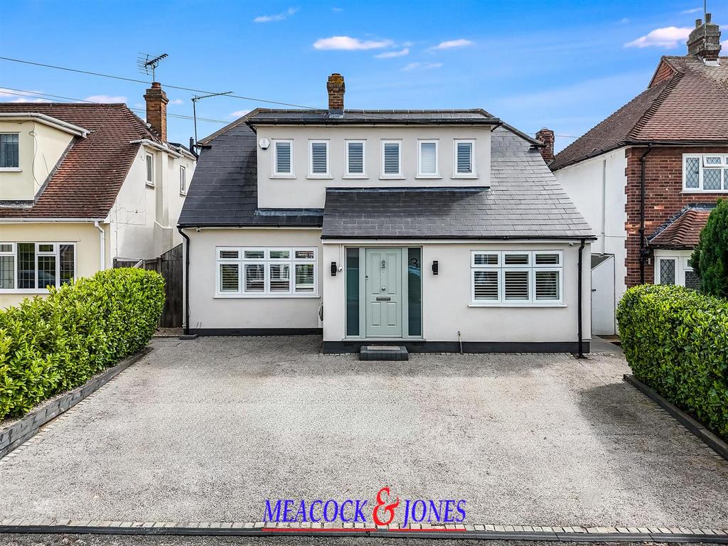 Detached house exterior, driveway