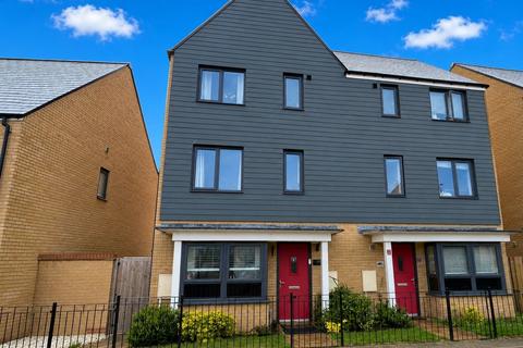 4 bedroom semi-detached house to rent, Fen Street, Milton Keynes, MK10