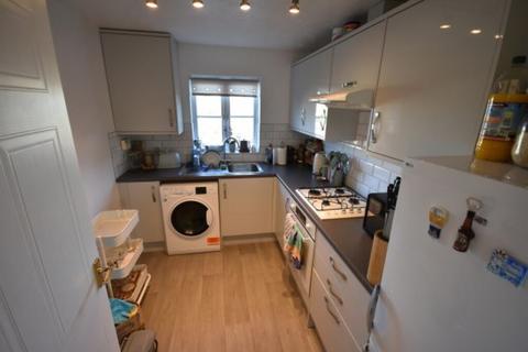 2 bedroom apartment to rent, Powlesland Road