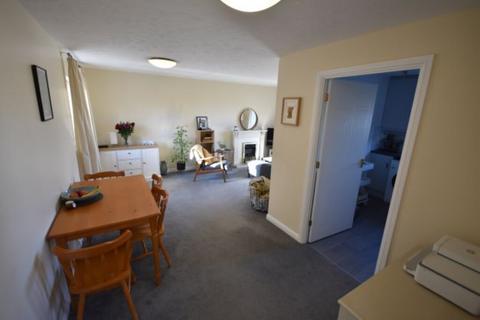 2 bedroom apartment to rent, Powlesland Road