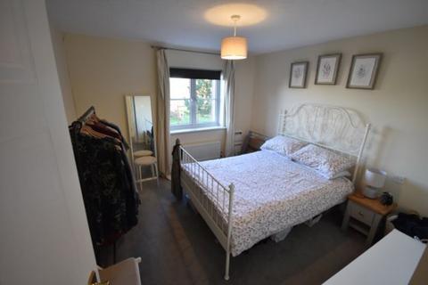 2 bedroom apartment to rent, Powlesland Road