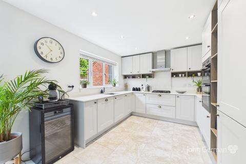 3 bedroom detached house for sale, Turnpike Way, Ashbourne