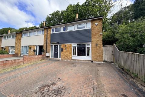 3 bedroom end of terrace house for sale, Loewy Crescent