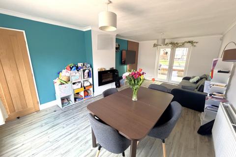 3 bedroom end of terrace house for sale, Loewy Crescent
