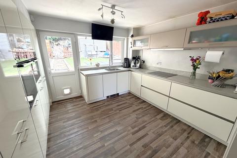 3 bedroom end of terrace house for sale, Loewy Crescent