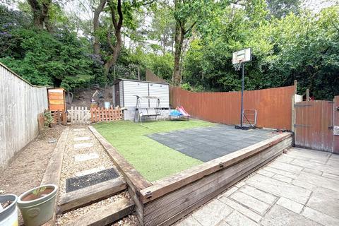 3 bedroom end of terrace house for sale, Loewy Crescent