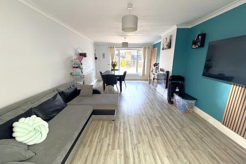 3 bedroom end of terrace house for sale, Loewy Crescent