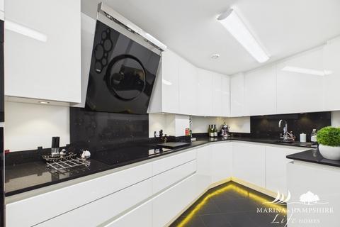 2 bedroom apartment for sale, Oyster Quay, Portsmouth PO6
