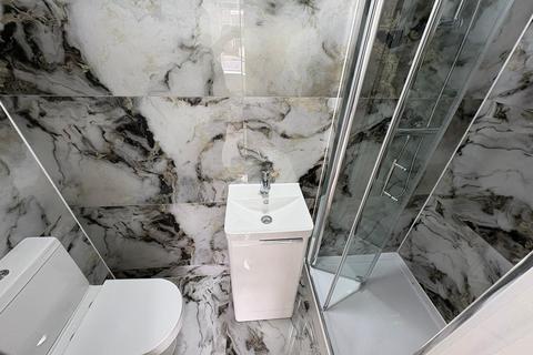 6 bedroom semi-detached house to rent, Mount Road, Hayes