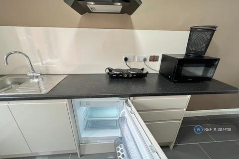 6 bedroom detached house to rent, Charter Avenue, Coventry, CV4