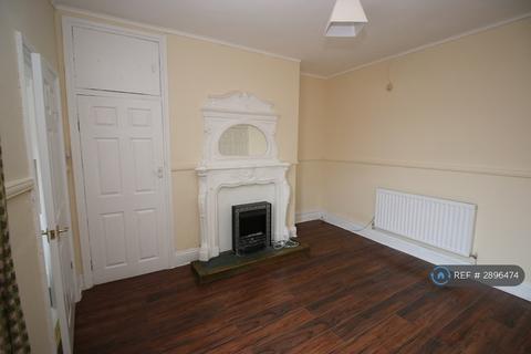 3 bedroom end of terrace house to rent, Brady Street, Sunderland, SR4