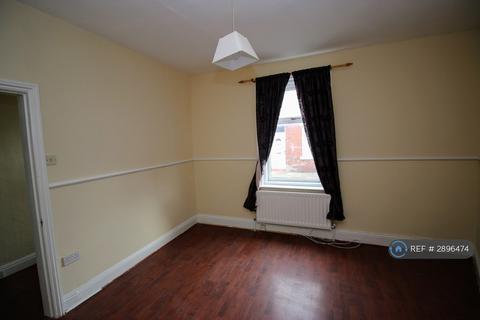 3 bedroom end of terrace house to rent, Brady Street, Sunderland, SR4
