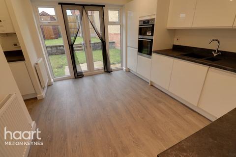 3 bedroom semi-detached house to rent, Burney Drive, Eagle Farm South