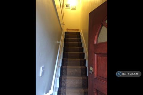 1 bedroom maisonette to rent, Rockingham Road, Uxbridge, UB8