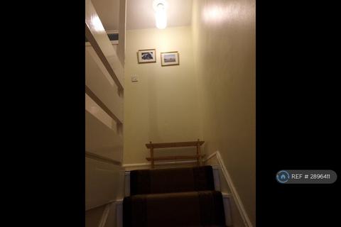 1 bedroom maisonette to rent, Rockingham Road, Uxbridge, UB8