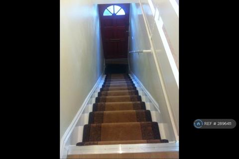 1 bedroom maisonette to rent, Rockingham Road, Uxbridge, UB8