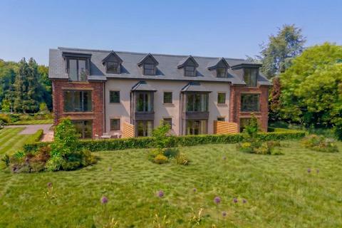 undefined, Gwladus Gardens, Raglan