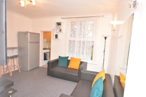 2 bedroom terraced house for sale, Wedderburn Road, Barking IG11