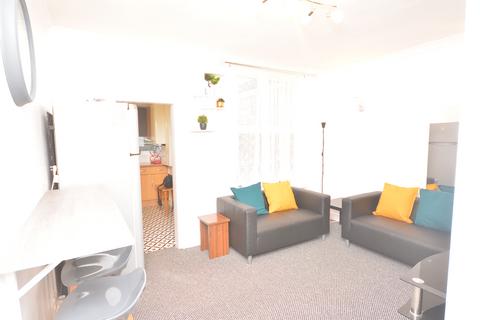 2 bedroom terraced house for sale, Wedderburn Road, Barking IG11