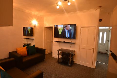 2 bedroom terraced house for sale, Wedderburn Road, Barking IG11